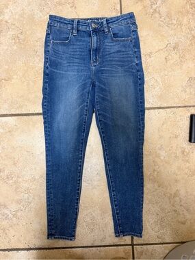 American Eagle Outfitters Women's Skinny Jeans in Medium Blue Wash